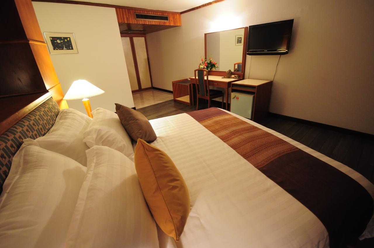 Friday Hotel Uttaradit