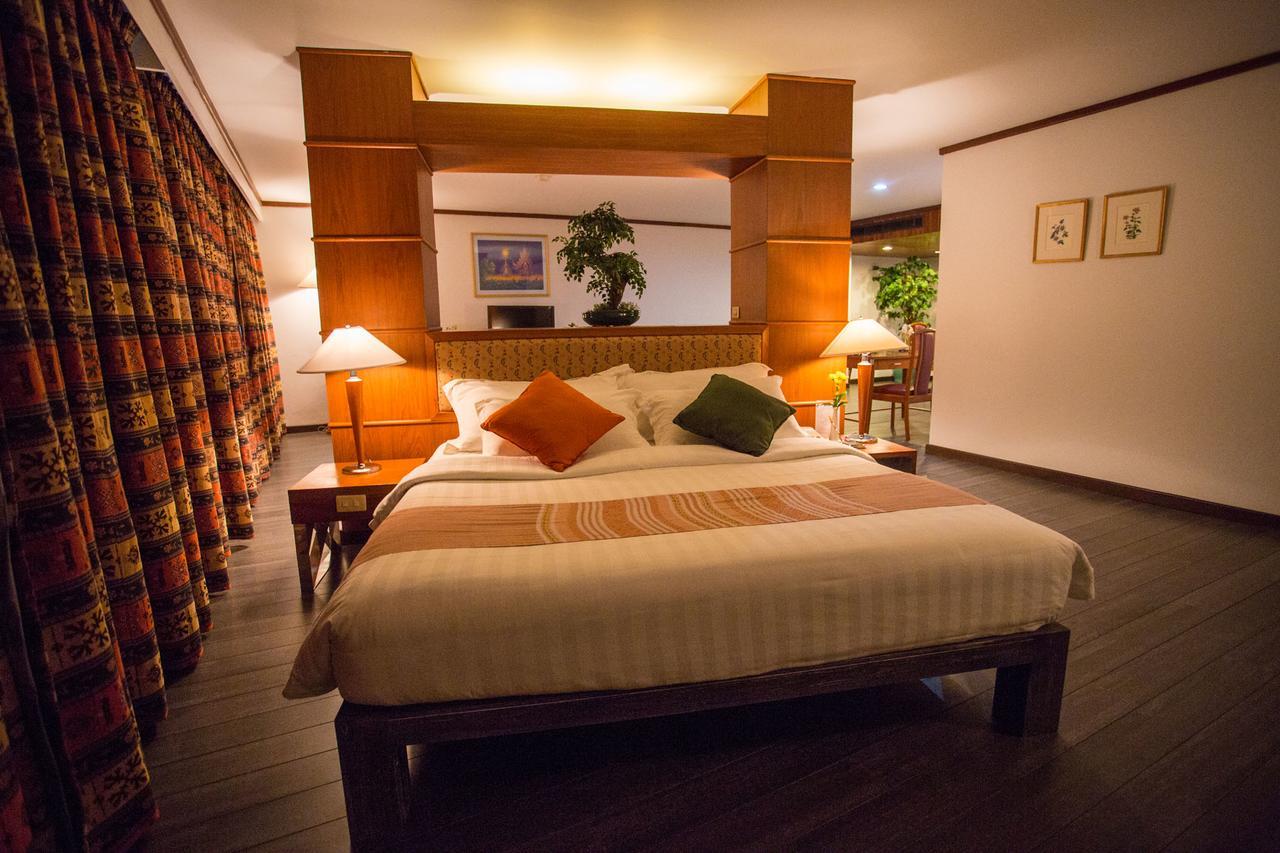 Friday Hotel