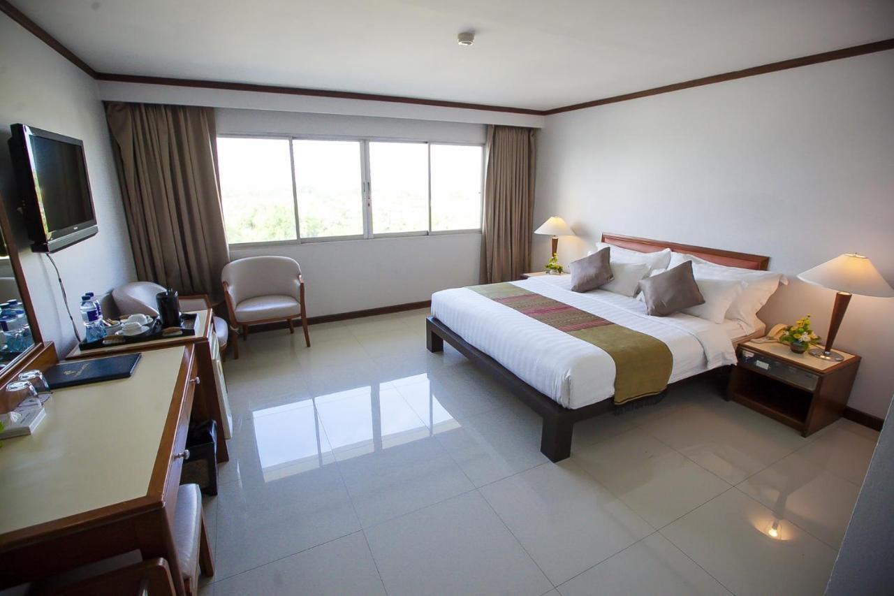 Friday 4* Uttaradit